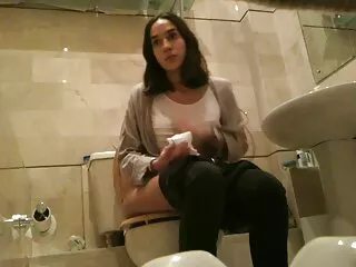 El negro vertió medio cubo de esperma en el rostro de porno familia sub la rubia