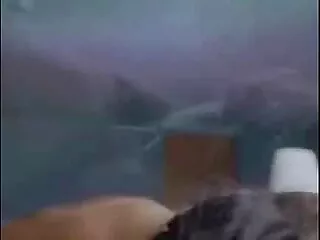 El video porno en sub español gritón no esperaba que fuera tan duro