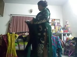 El afinador de sexo sub español piano toca todo tipo de teclas.