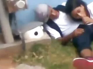 Chica le pajea una polla a su amante x videos subtitulados en español