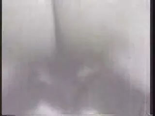 Pilló a una chica masturbándose y se lo dio videos porno de anime sub español en la boca