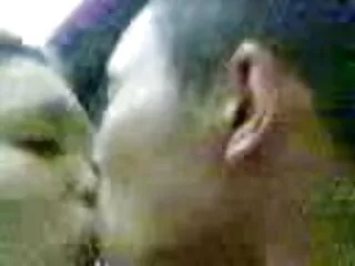 Rubia apilada en la insesto subtitulado cama