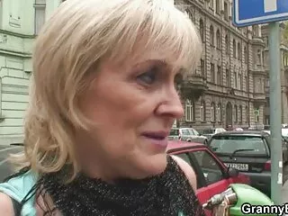 Una chica con falda corta tenía xvideos subtitulados en español un agujero estrecho.