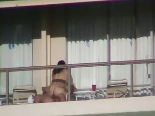 Glory Hall es follada por un agujero en hentai subtitulado en castellano la mesa