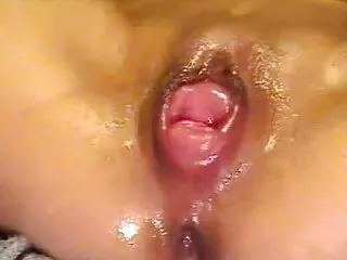 Una mujer alemana inusualmente bella hentai sub español se satisface